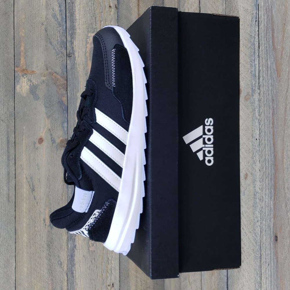 Adidas Retrorun Women's Running Casual Shoes Sneakers Black /White/Violet